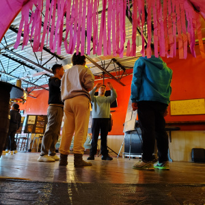 Une brique à la fois, un pas à la fois en photos