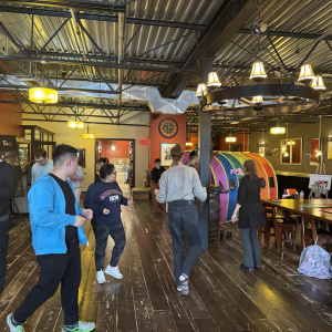 Une brique à la fois, un pas à la fois en photos